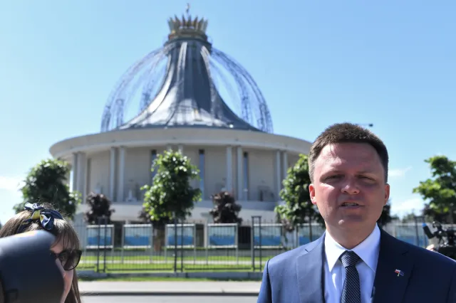 Hołownia: Nie mogę patrzeć na Polskę, w której Kościół staje się przybudówką PiS