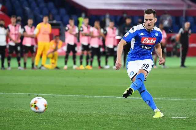 Arkadiusz Milik z zimną krwią wykorzystał "11". Puchar Włoch dla Napoli