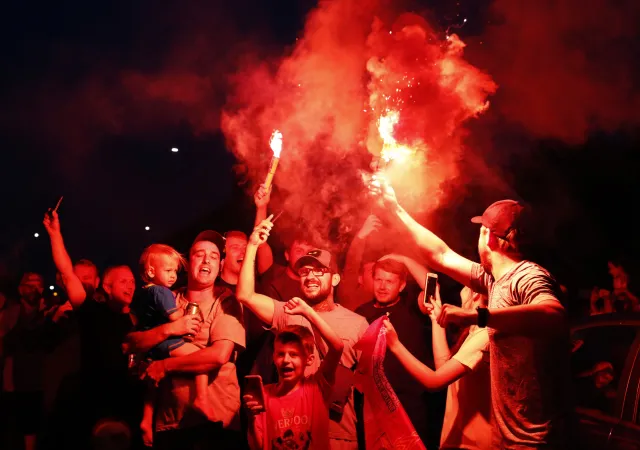 Kibice Liverpoolu świętując mistrzostwo nie stosowali się do obowiązujących przepisów