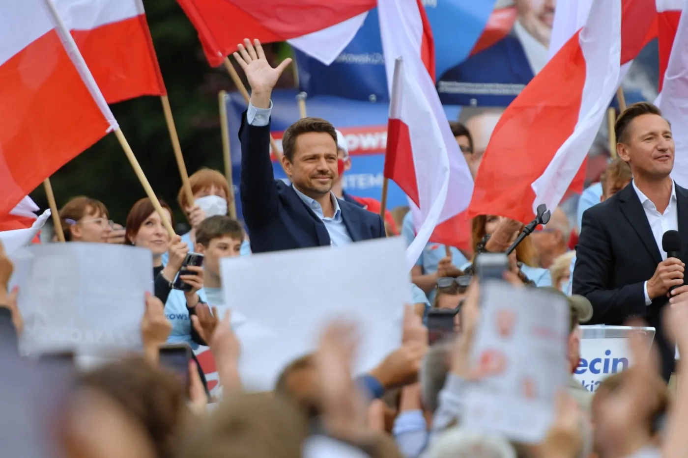 Trzaskowski o koronawirusie: Na pewno nie należy wprowadzać tutaj szczepień obowiązkowych