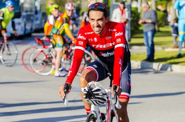 Alberto Contador pobił rekord kolarskiej wspinaczki na "Mount Everest"