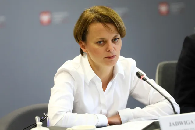 Lockdown w powiatach oznaczonych kolorem czerwonym? Emilewicz odpowiada