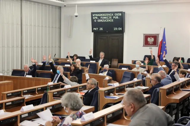 To koniec planu podwyżek pensji politykom? "Nie ma porozumienia z opozycją, nie ma ustawy" [WIDEO]
