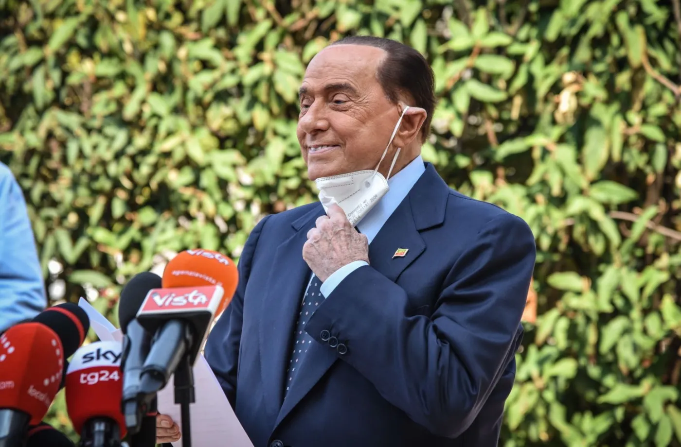 "Znów uszło ci na sucho". Berlusconi opuścił szpital