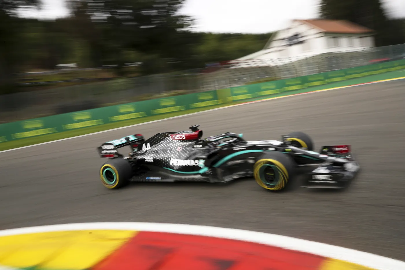 Lewis Hamilton najszybszy na trzecim treningu na torze Spa-Francorchamps