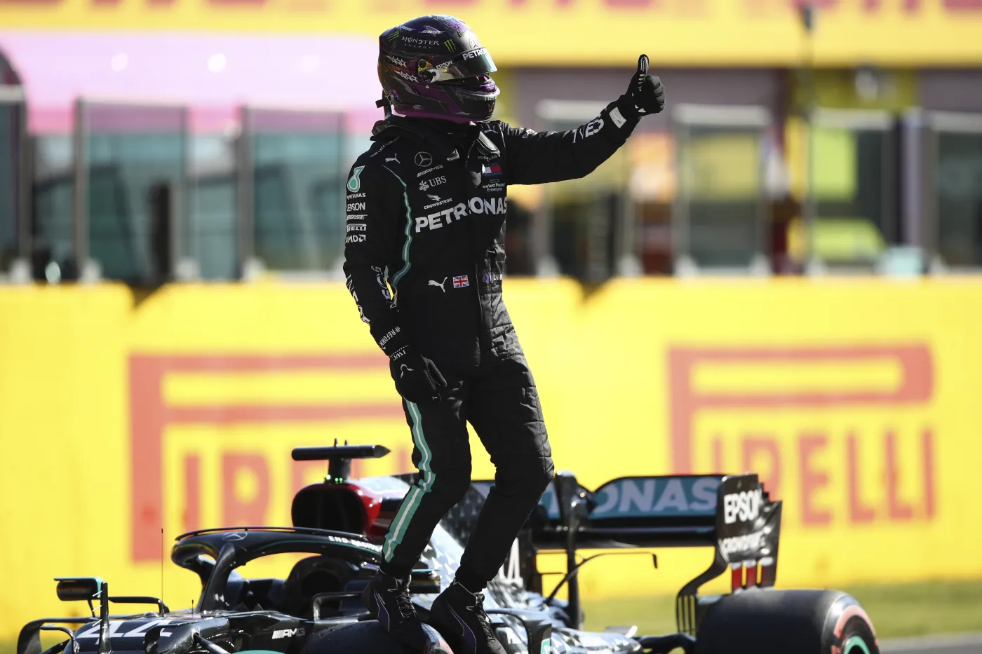 Lewis Hamilton ruszy z pole position na Mugello