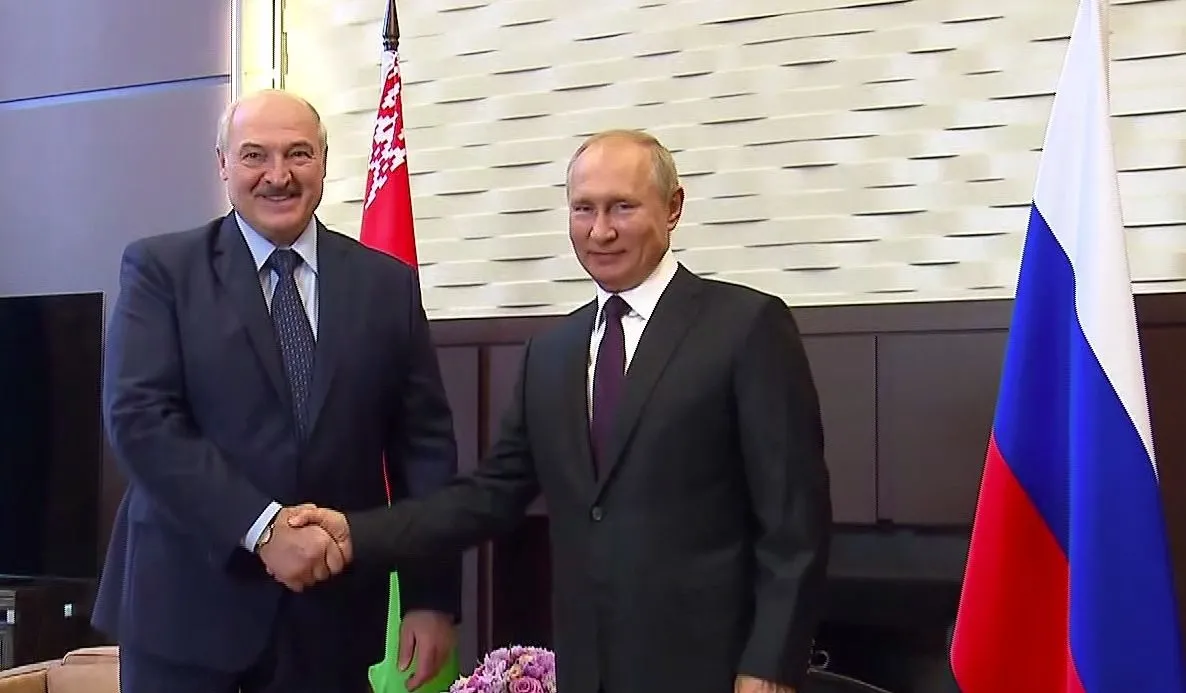 Putin daje Łukaszence kredyt i zaznacza: Białoruś sama musi sobie poradzić