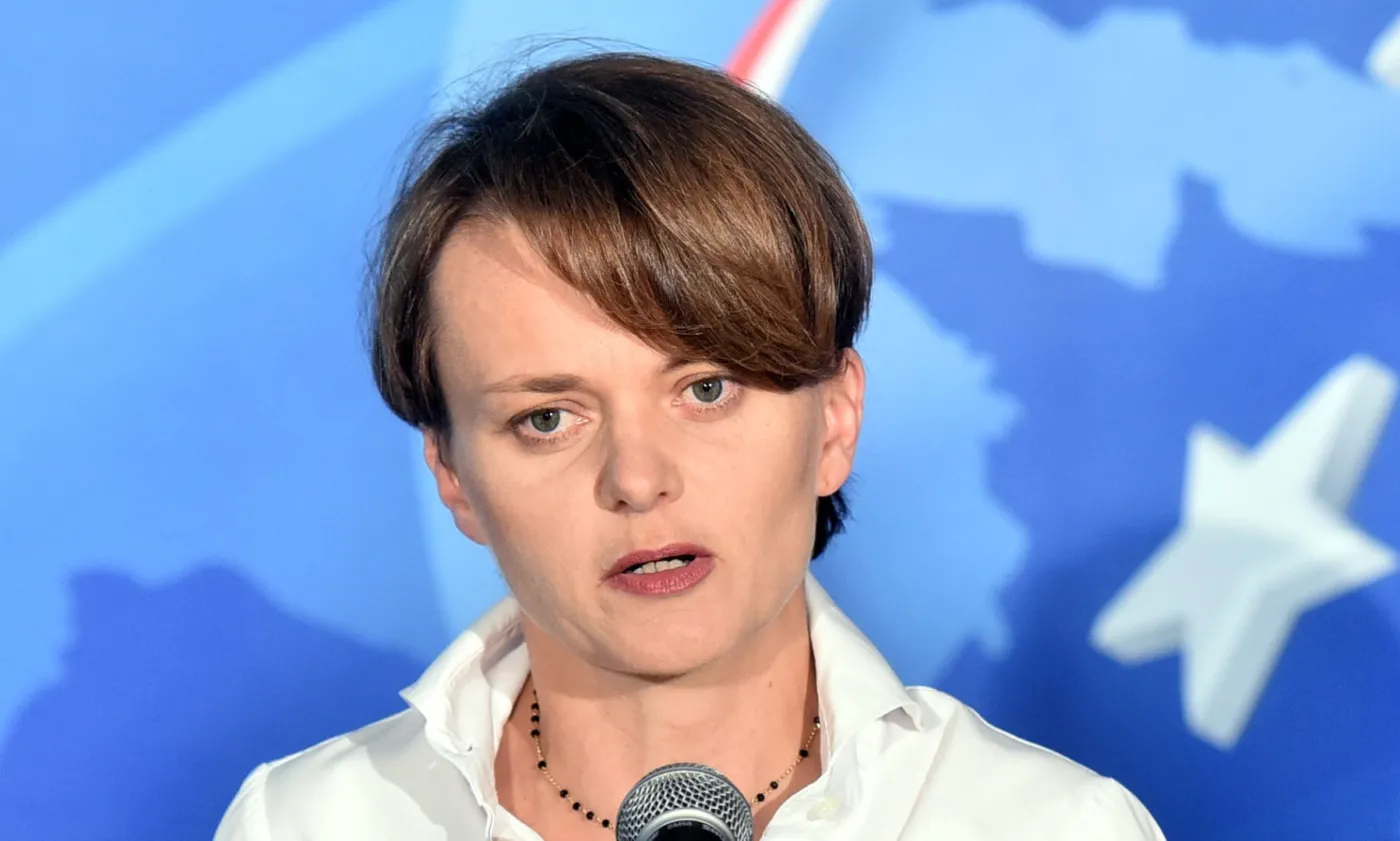 Emilewicz w ostatnim dniu urzędowania rozdała pracownikom miliony złotych. Tak tłumaczy się była minister