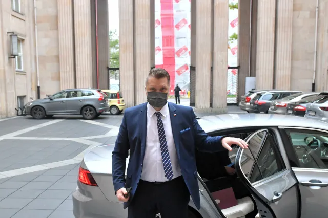 Czarnek ostro o nauczycielach i protestach. "Chuliganeria, wandalizm i chamstwo na ulicach"