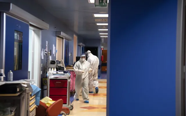 Oblężone pogotowia ratunkowe w Italii. "Dłużej nie damy rady"