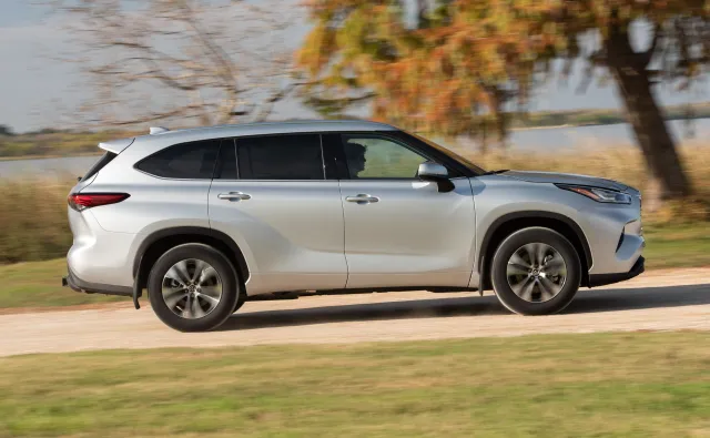 Toyota Highlander pierwszy raz w Polsce. Oto NOWA 7-osobowa hybryda