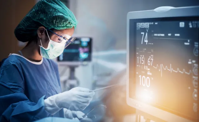 Szpitale dostaną 344 mln zł. "To nawet nie gaszenie pożaru, ale tłumienie ognia"