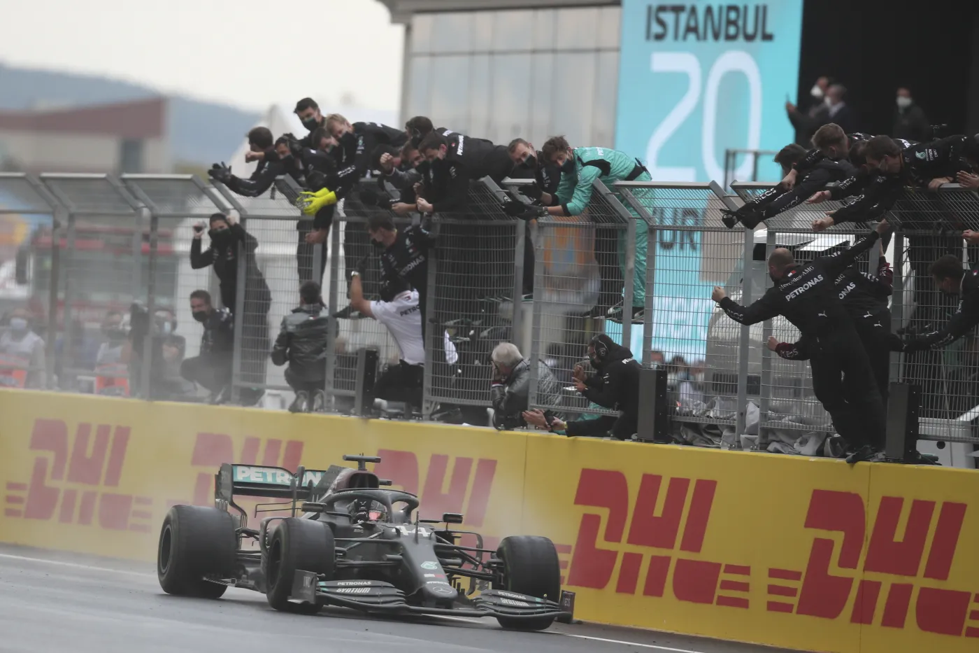 Lewis Hamilton mistrzem Formuły 1. Wyrównał rekord Michaela Schumachera