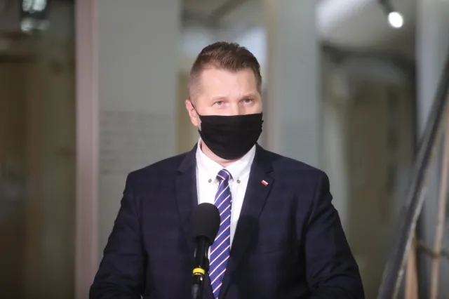 "Stop deMENtażowi edukacji". Tysiące podpisów pod apelem o dymisję Czarnka