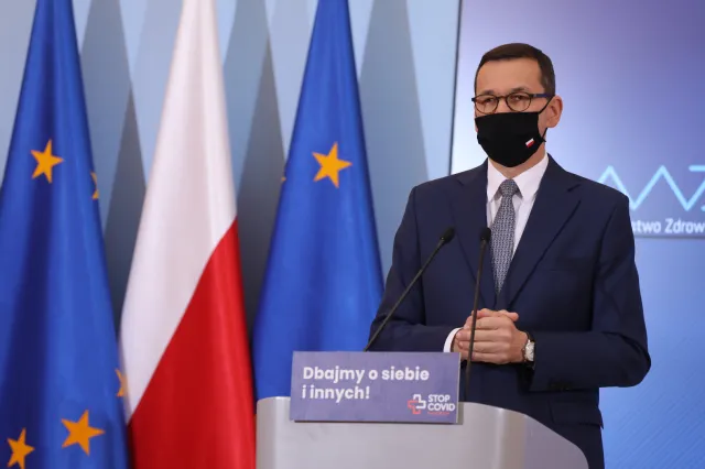 Galerie handlowe otwarte. Szkoły zamknięte do świąt, potem od razu ferie [WIDEO]