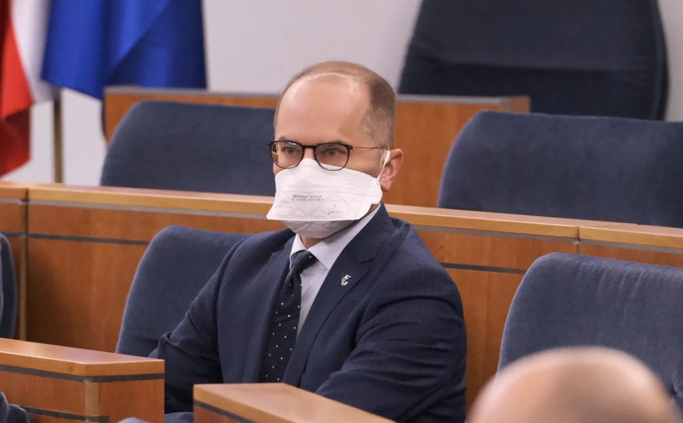 Powiatowe sanepidy przestaną podawać liczbę zakażeń? Szczerba zapowiada interwencję poselską