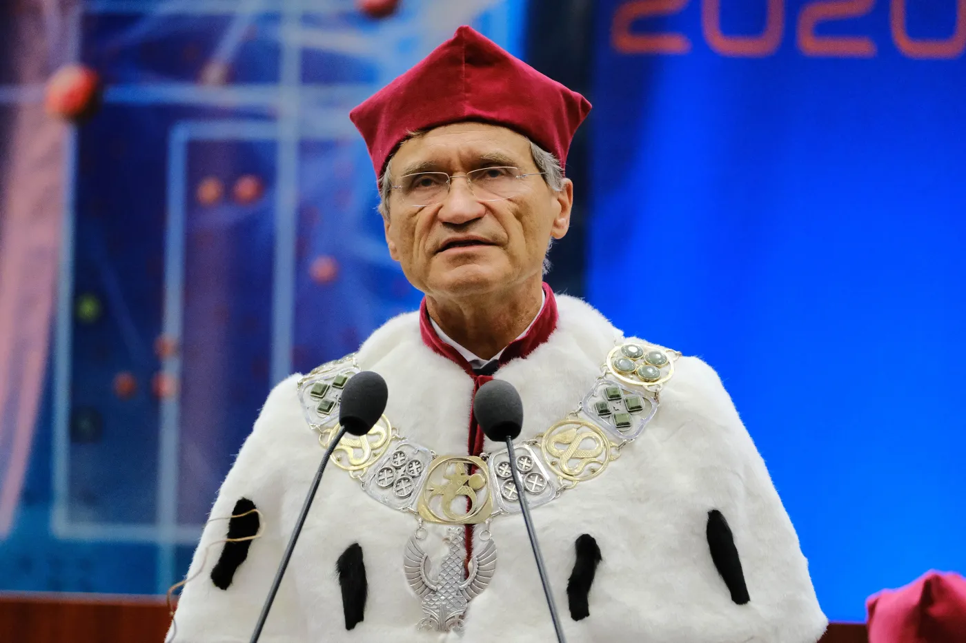 TVP INFO: Rektor WUM zagrał w serialu TVN. Był też konsultantem produkcji
