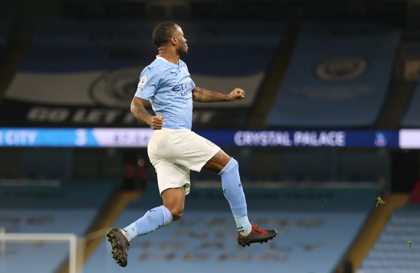 Manchester City wygrał szósty mecz z rzędu i jest liderem Premier League