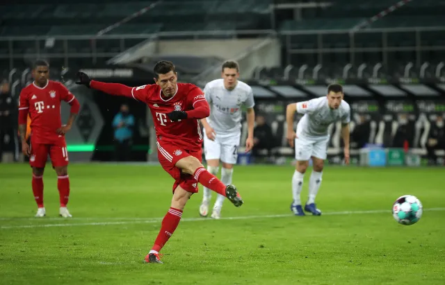 Lewandowski strzelił gola, Bayern prowadził 2:0, ale potem była katastrofa