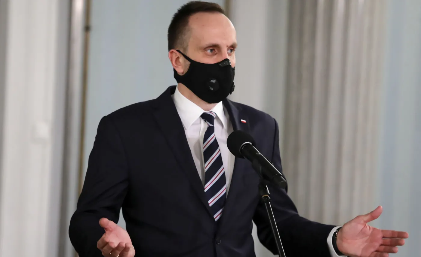 "Tu jest Polska!". Poseł Janusz Kowalski chce usunięcia niemieckich nazw stacji PKP