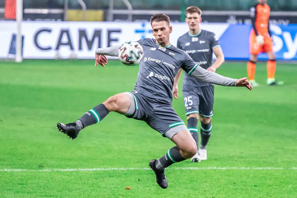Lechia nastawia się na Stal zdesperowaną i walczącą o życie