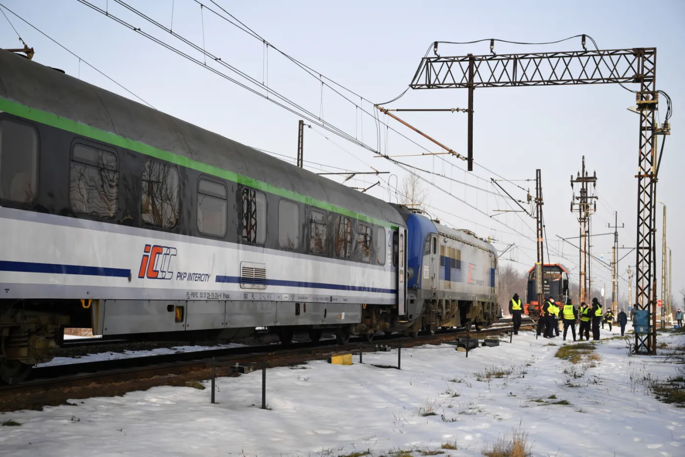 Zderzenie lokomotywy z pociągiem Intercity. 5 osób rannych
