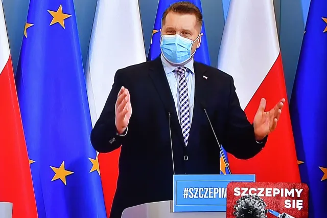 Czarnek dziękuje nauczycielom. Już blisko pół miliona zapisanych na szczepienia