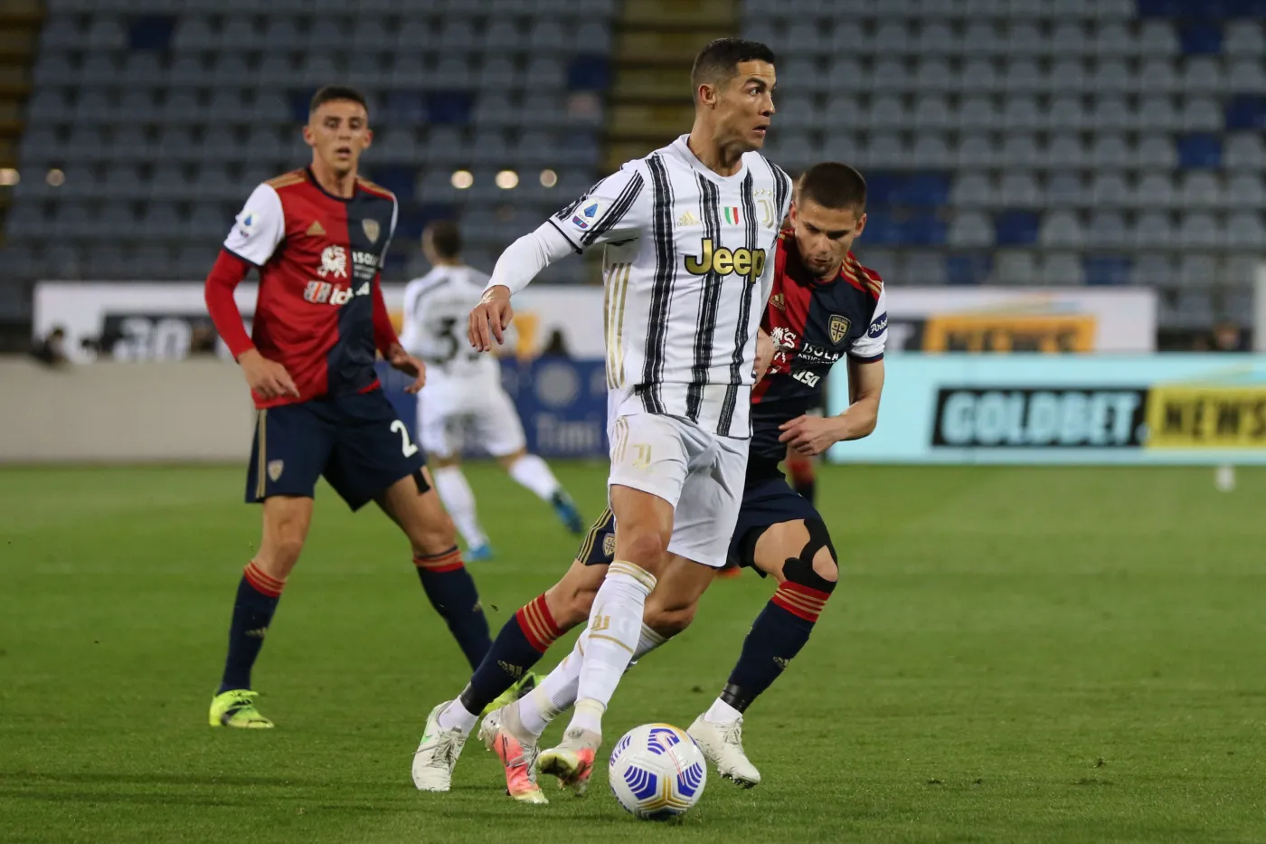 Juventus uciął spekulacje na temat Ronaldo. "Jego miejsce jest w Turynie"