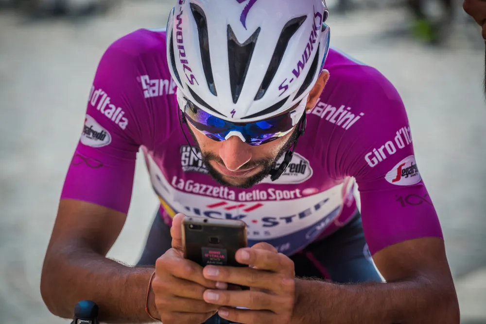 Fernando Gaviria złamał nadgarstek. Kolarz spadł z roweru w trakcie wyścigu
