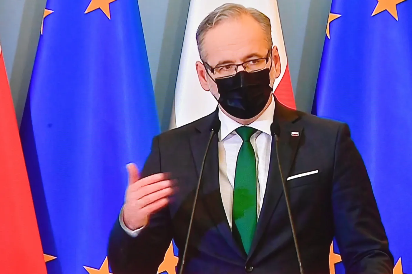 Niedzielski ostrzega: W Polsce przeważa brytyjska mutacja wirusa, bardzo zjadliwa