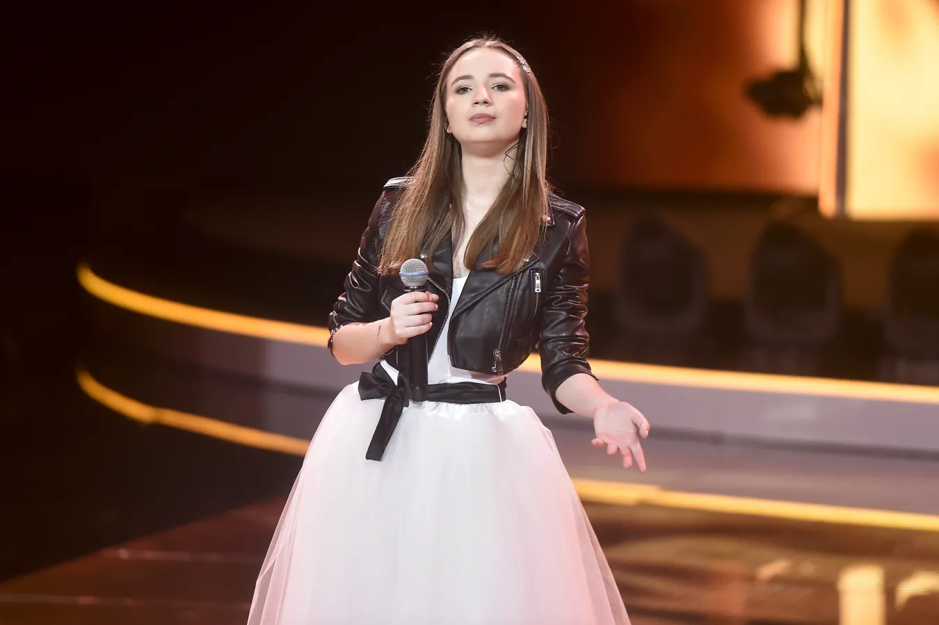 AniKa Dąbrowska powraca z nowym, autorskim singlem, utworem "Przyjaciółka"