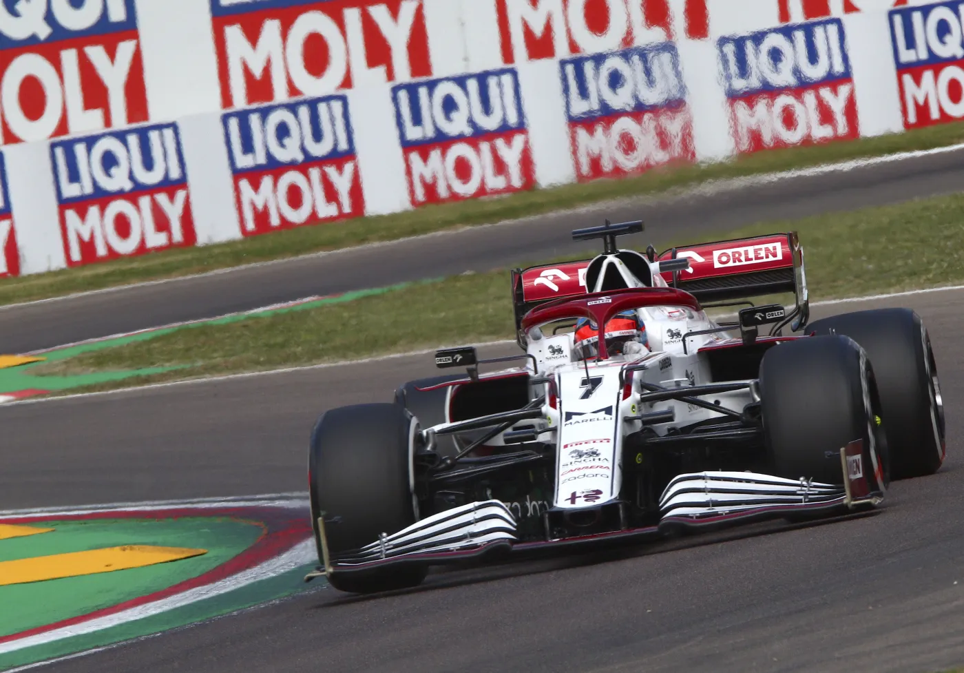 Lance Stroll i Kimi Raikkonen ukarani. Fin bez punktów