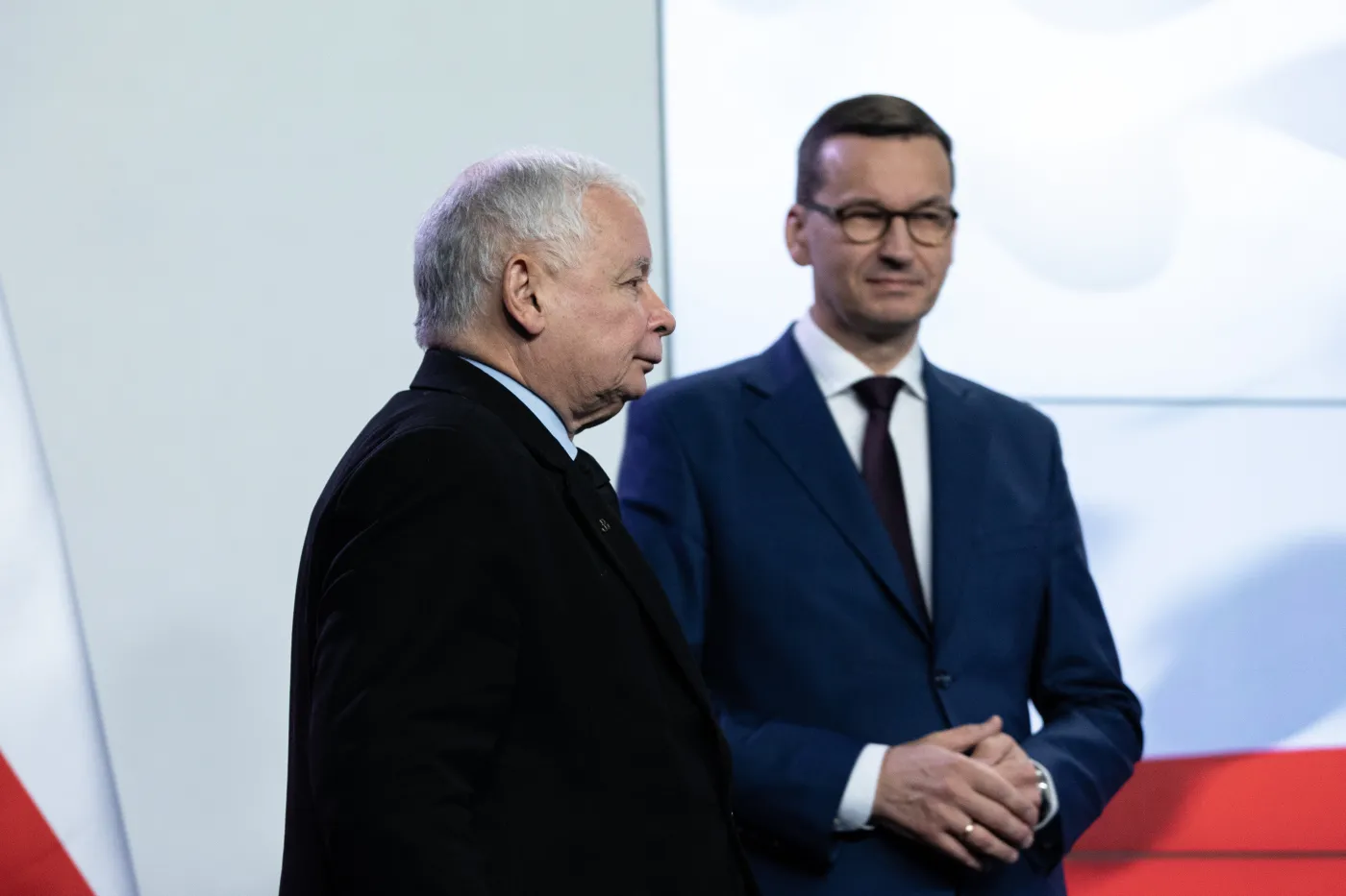Spada poparcie dla PiS. KO i Polska 2050 idą łeb w łeb [SONDAŻ]