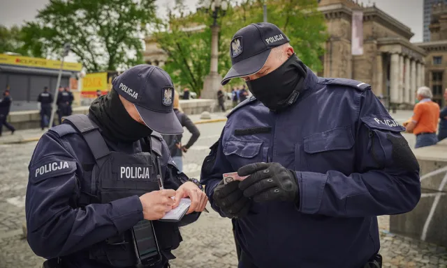 Policja będzie reagować na zgłoszenia od obywateli. Zwłaszcza jeżeli chodzi o gromadzenie się osób