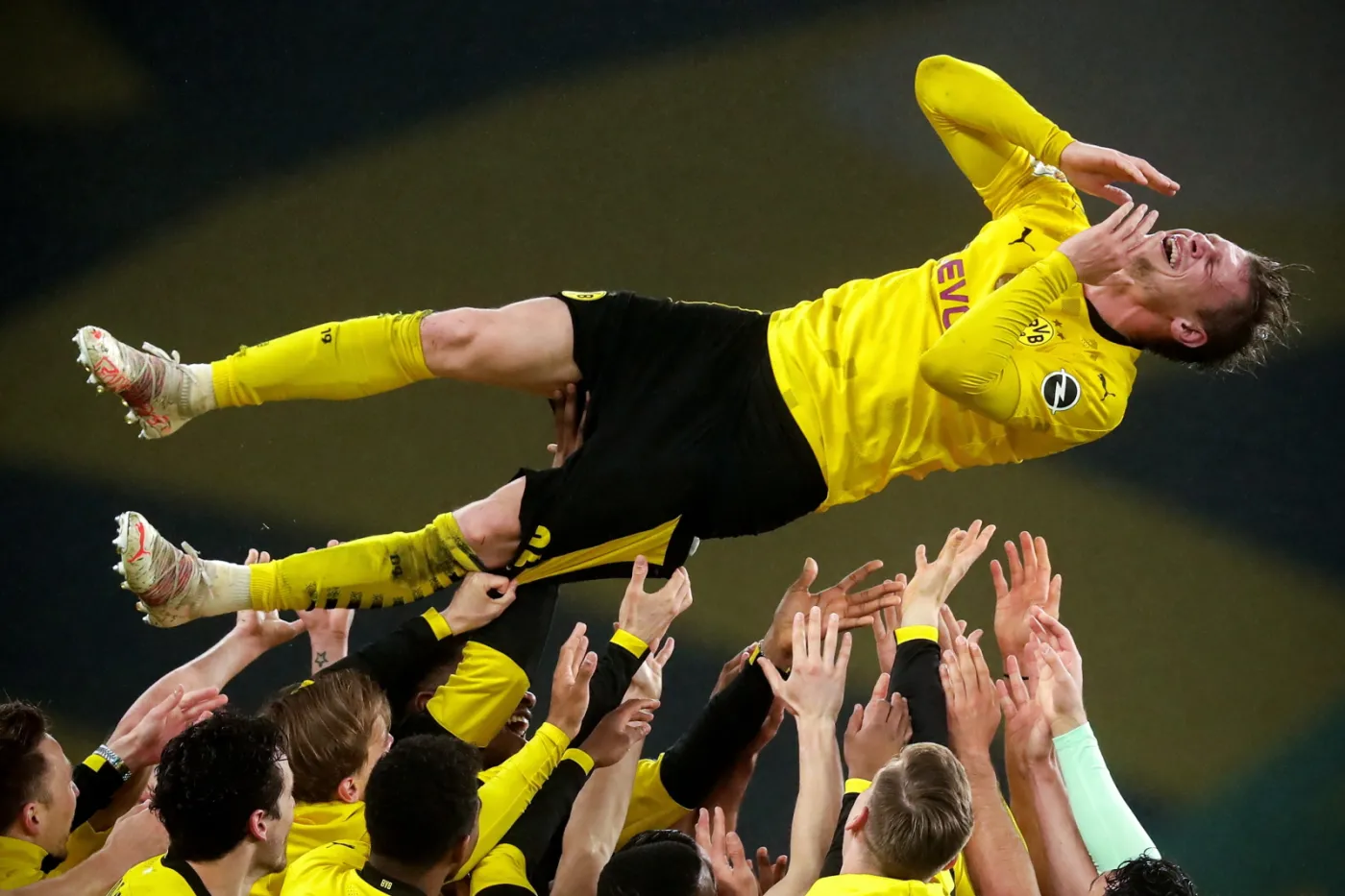 Piszczek z kolejnym Pucharem Niemiec. Haaland i Sancho podzielili się łupem