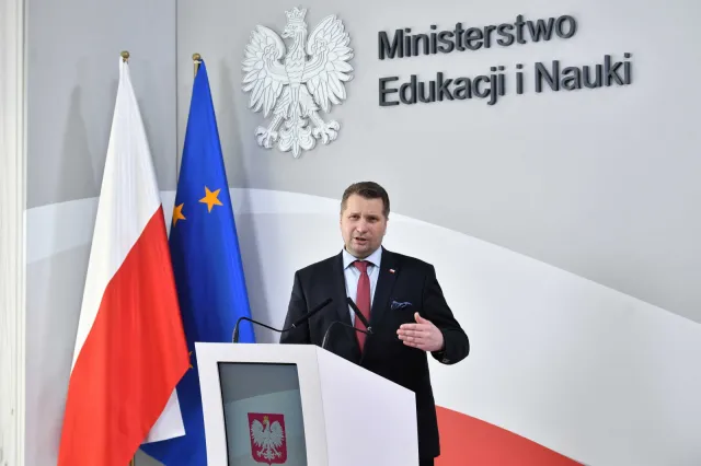 Podwyżka dla nauczycieli i pensum. Czarnek: Chcemy, żeby nauczyciele godnie zarabiali