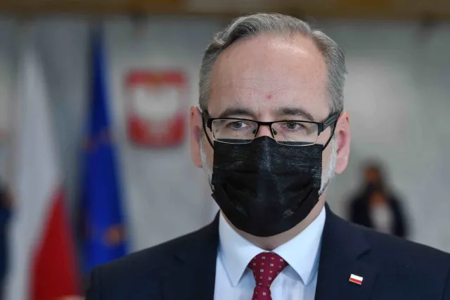 Luzowanie obostrzeń. Niedzielski: Jedna mutacja może "wywrócić stolik"