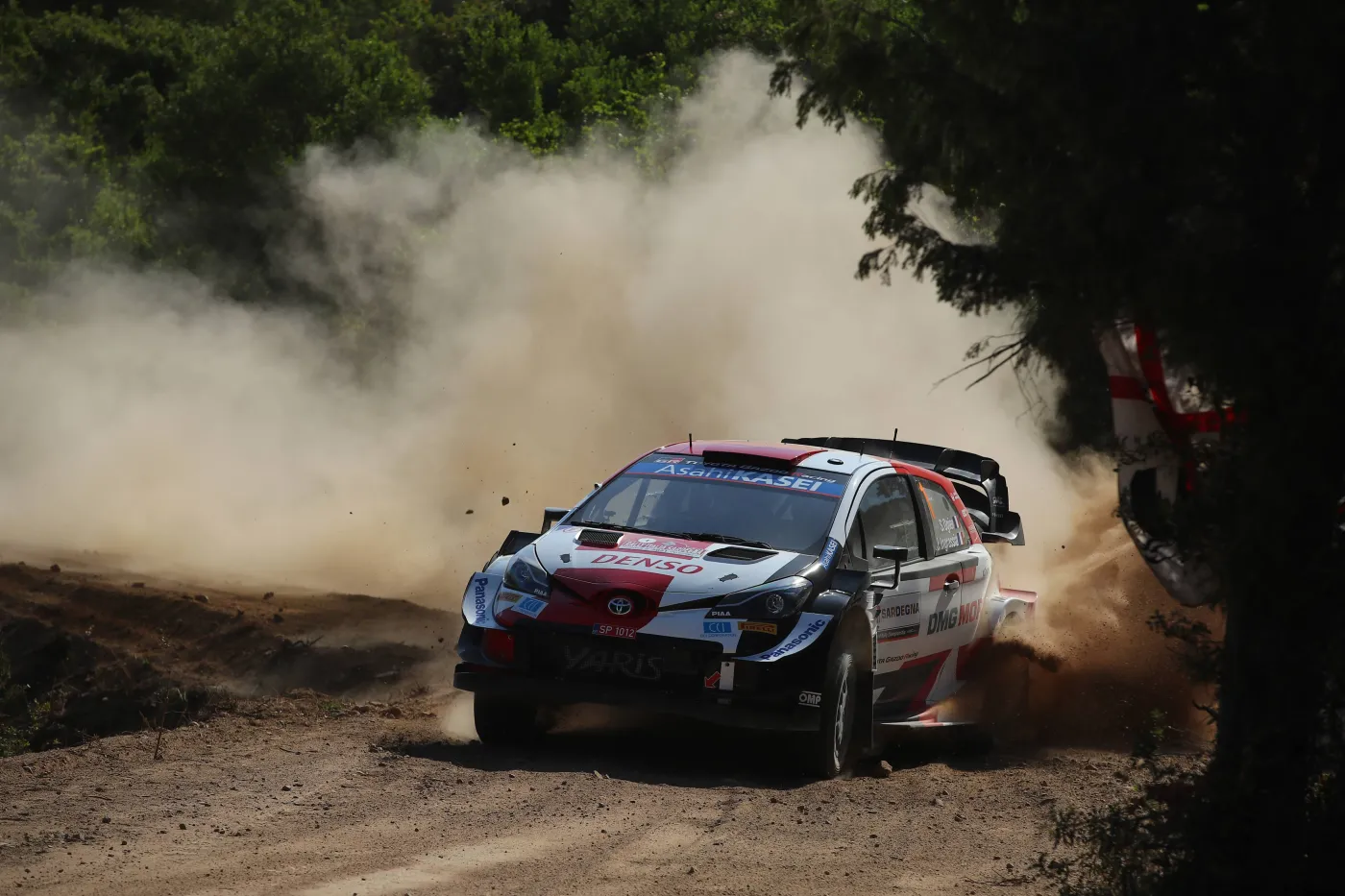 Rajd Włoch: Ogier wygrał na Sardynii. Kajetanowicz daleko