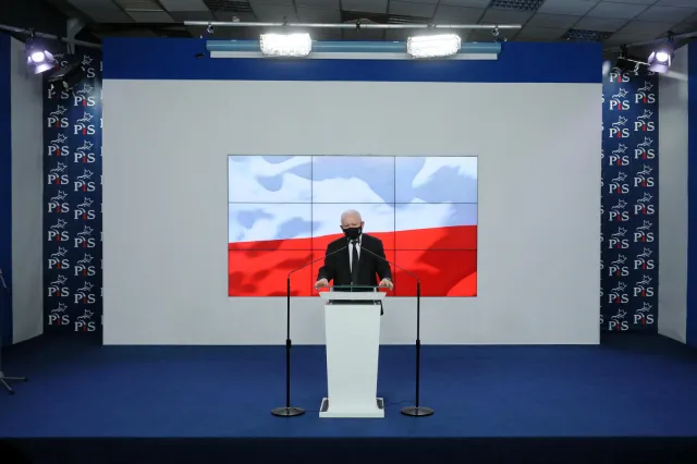 Jarosław Kaczyński ponownie prezesem PiS. 18 osób było przeciw