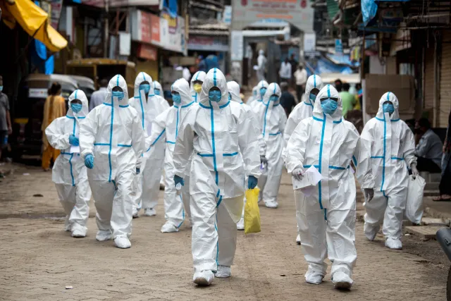 Epidemiolog ostrzega: Wystarczy kilka sekund, by złapać wariant Delta