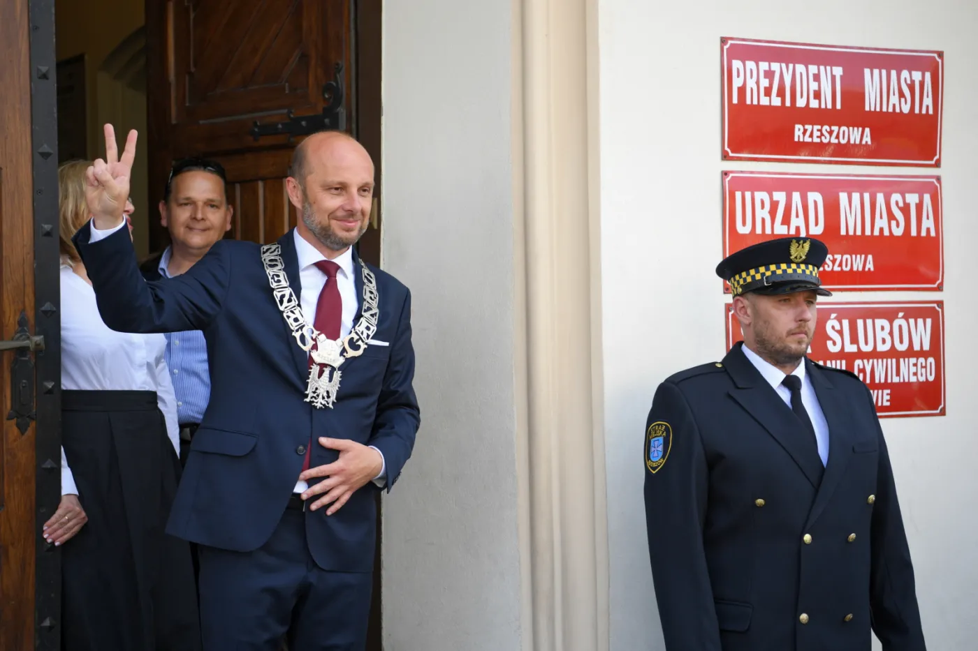 Konrad Fijołek zaprzysiężony. Zaraz potem wyszedł do mieszkańców