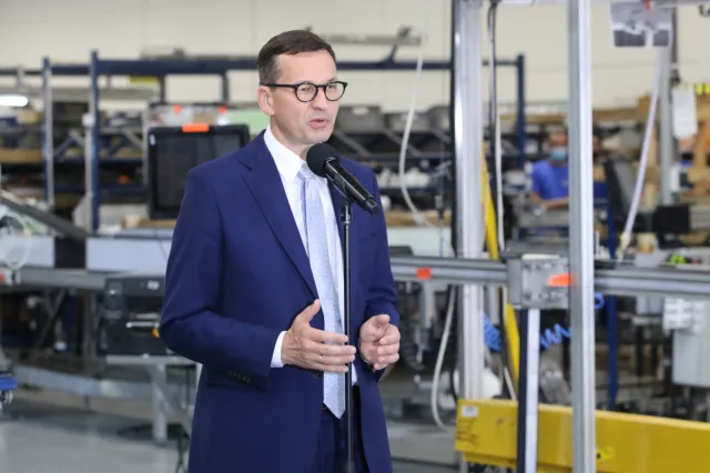 Ostre słowa Morawieckiego: To współczesna wojna hybrydowa. Nie chcę grać pod ich dyktando