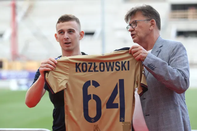 Pogoń Szczecin w nowym sezonie będzie grać w złotych koszulkach