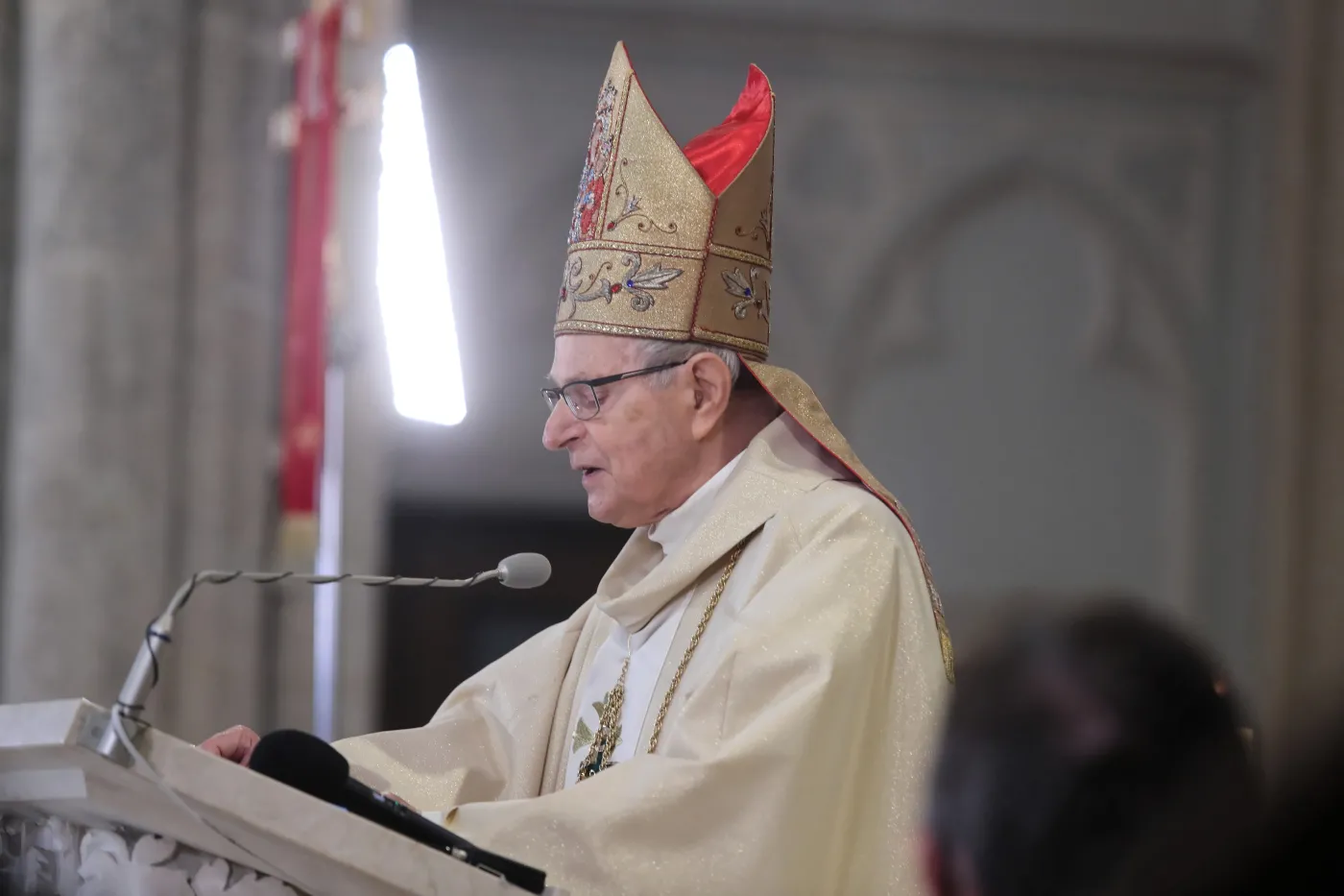 Wypowiedź bpa Długosza "domaga się publicznych przeprosin". Jest reakcja przedstawiciela episkopatu