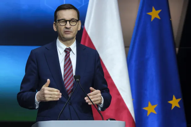 Morawiecki: Bardzo poważnie rozważymy obowiązkowe szczepienia medyków