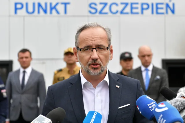 Niedzielski: Przychylamy się do obowiązkowego szczepienia medyków przeciwko COVID-19