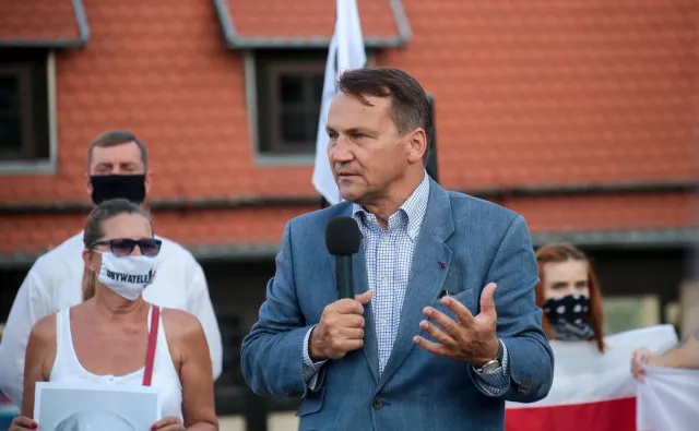 Mocny komentarz Sikorskiego do słów Weissa. Oto, co europoseł napisał na Twitterze