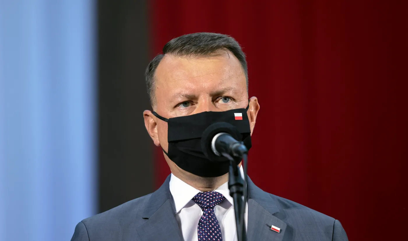 Płot na granicy polsko-białoruskiej. Błaszczak: Do tego trójwarstwowe zasieki...