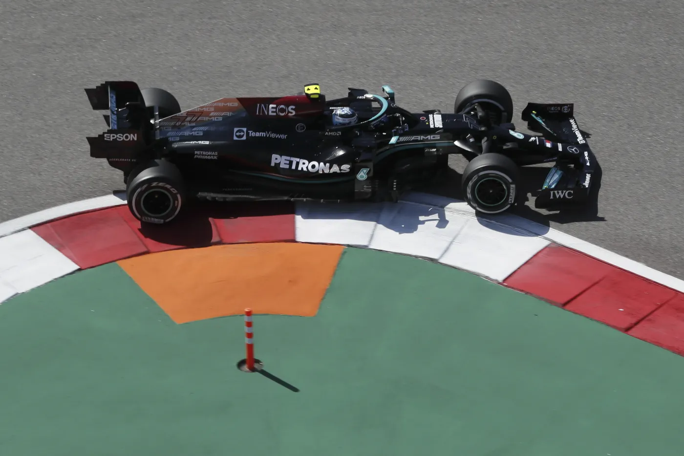 Bottas najszybszy na treningach w Soczi. Verstappen ruszy z końca stawki