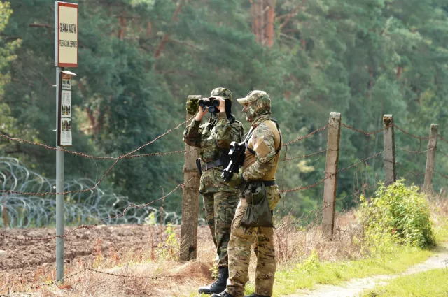 SG: Białoruskie służby dostarczyły prowiant. "Akcja propagandowa trwa"